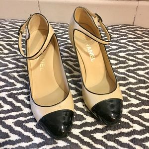 Chanel leather/patent leather Mary Jane pumps